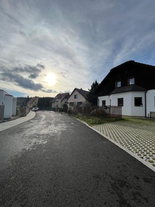 Kájov "Stone'S Throw" Krumlov 5 Min By Car, Lipno 15 Min By Car, 2 Bdrooms,Playroom מראה חיצוני תמונה