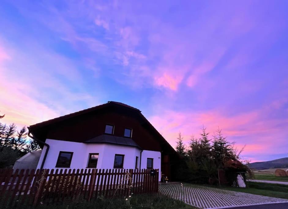 Kájov "Stone'S Throw" Krumlov 5 Min By Car, Lipno 15 Min By Car, 2 Bdrooms,Playroom מראה חיצוני תמונה